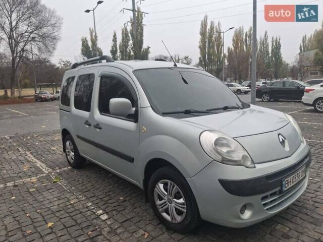 Серый Рено Кенгу, объемом двигателя 1.5 л и пробегом 330 тыс. км за 7900 $, фото 1 на Automoto.ua