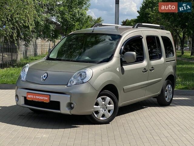 Серый Рено Кенгу, объемом двигателя 1.46 л и пробегом 218 тыс. км за 8300 $, фото 1 на Automoto.ua