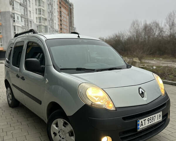 Серый Рено Кенгу, объемом двигателя 1.5 л и пробегом 275 тыс. км за 6700 $, фото 1 на Automoto.ua