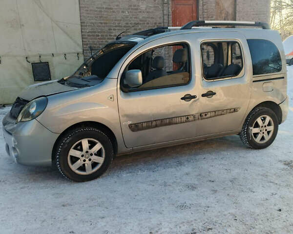 Серый Рено Кенгу, объемом двигателя 1.5 л и пробегом 324 тыс. км за 4000 $, фото 1 на Automoto.ua