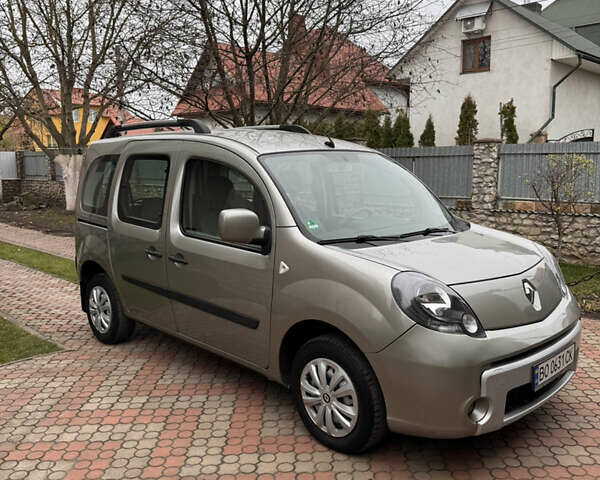 Серый Рено Кенгу, объемом двигателя 1.46 л и пробегом 137 тыс. км за 7500 $, фото 1 на Automoto.ua