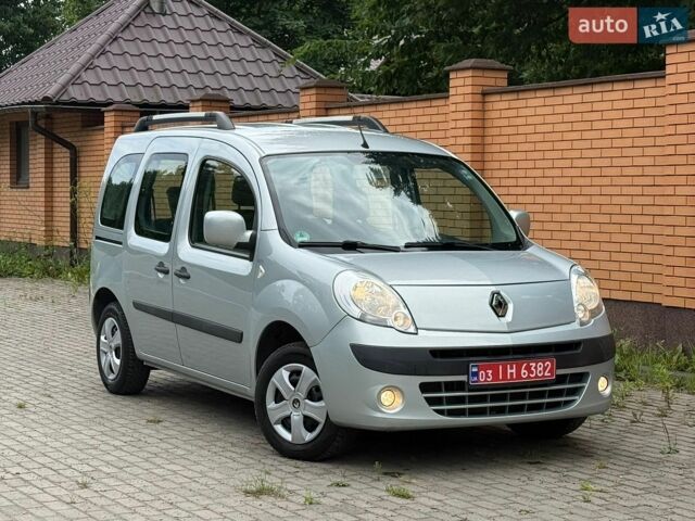 Серый Рено Кенгу, объемом двигателя 1.6 л и пробегом 204 тыс. км за 7850 $, фото 1 на Automoto.ua