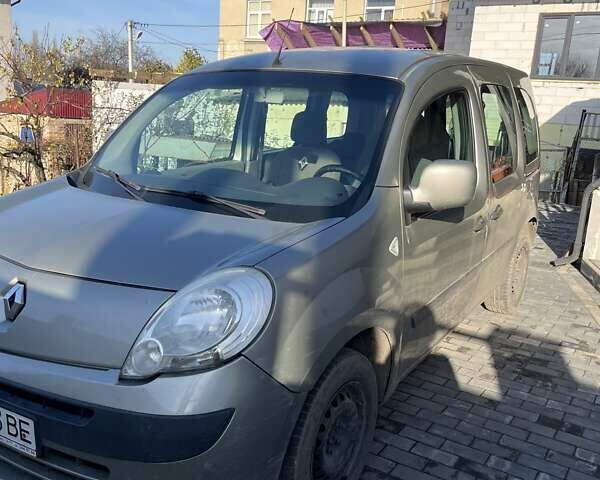 Серый Рено Кенгу, объемом двигателя 1.46 л и пробегом 250 тыс. км за 7000 $, фото 1 на Automoto.ua