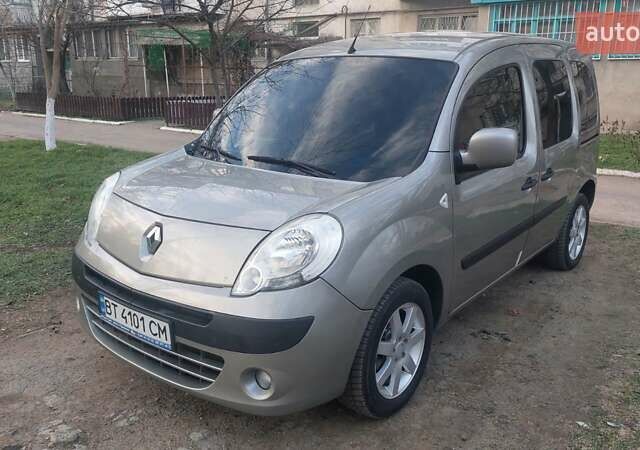 Серый Рено Кенгу, объемом двигателя 1.46 л и пробегом 270 тыс. км за 7200 $, фото 1 на Automoto.ua