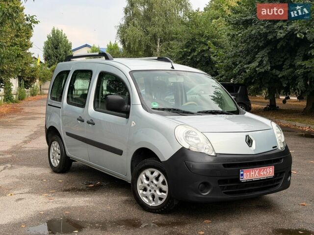 Серый Рено Кенгу, объемом двигателя 1.6 л и пробегом 205 тыс. км за 7499 $, фото 1 на Automoto.ua