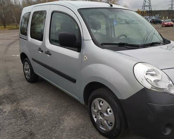 Сірий Рено Кєнгу, об'ємом двигуна 1.6 л та пробігом 187 тис. км за 7600 $, фото 1 на Automoto.ua