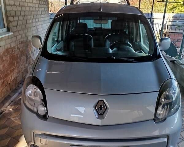 Рено Кєнгу 2011 у Краматорске на Automoto.ua Сірий Рено Кєнгу, об'ємом двигуна 1.5 л та пробігом 270 тис. км за 8900 $, фото 1 на Automoto.ua