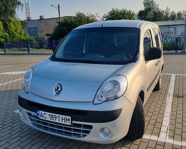 Рено Кенгу 2011 в Луцке на Automoto.ua Серый Рено Кенгу, объемом двигателя 1.46 л и пробегом 190 тыс. км за 7500 $, фото 1 на Automoto.ua