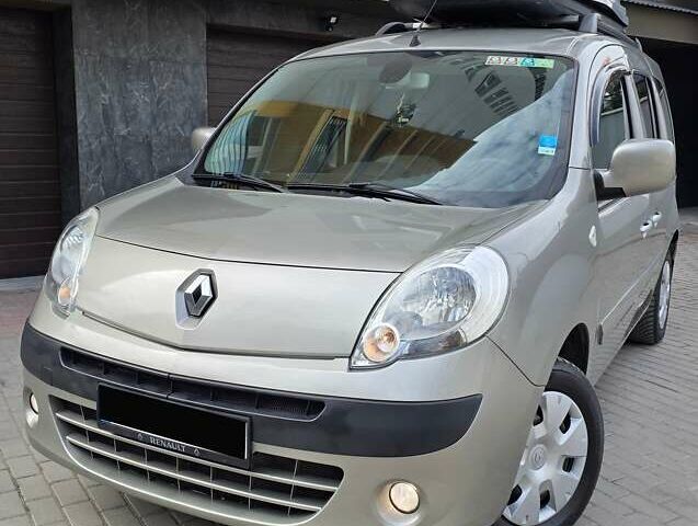 Сірий Рено Кєнгу, об'ємом двигуна 1.5 л та пробігом 250 тис. км за 7999 $, фото 1 на Automoto.ua