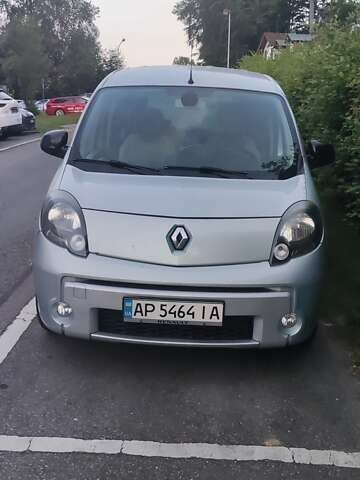 Серый Рено Кенгу, объемом двигателя 1.5 л и пробегом 216 тыс. км за 7800 $, фото 1 на Automoto.ua