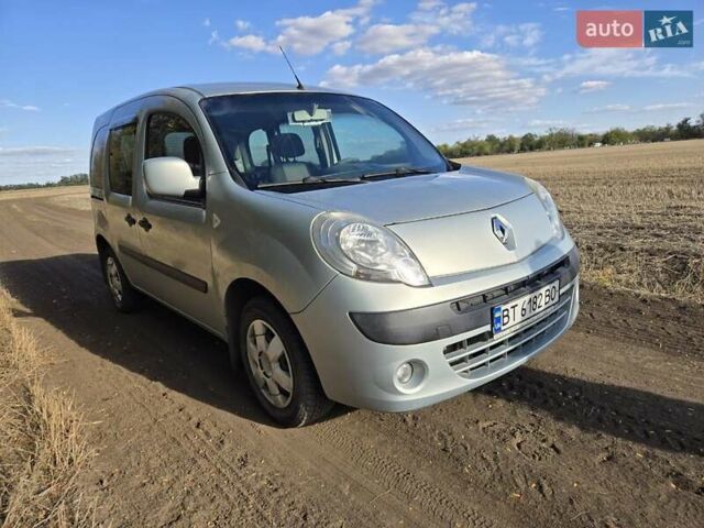 Сірий Рено Кєнгу, об'ємом двигуна 1.5 л та пробігом 113 тис. км за 7500 $, фото 1 на Automoto.ua