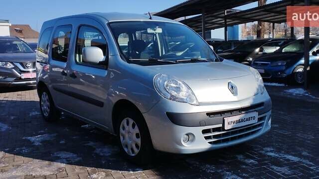 Серый Рено Кенгу, объемом двигателя 1.6 л и пробегом 213 тыс. км за 8700 $, фото 1 на Automoto.ua