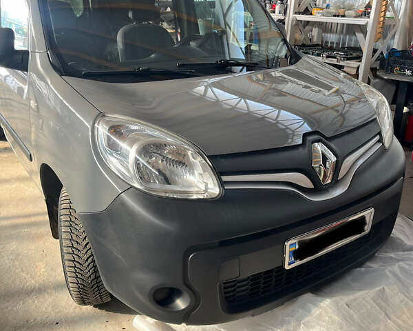 Серый Рено Кенгу, объемом двигателя 0 л и пробегом 220 тыс. км за 5500 $, фото 1 на Automoto.ua