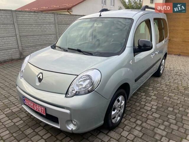 Рено Кенгу 2013 в Луцке на Automoto.ua Серый Рено Кенгу, объемом двигателя 1.5 л и пробегом 268 тыс. км за 8350 $, фото 1 на Automoto.ua