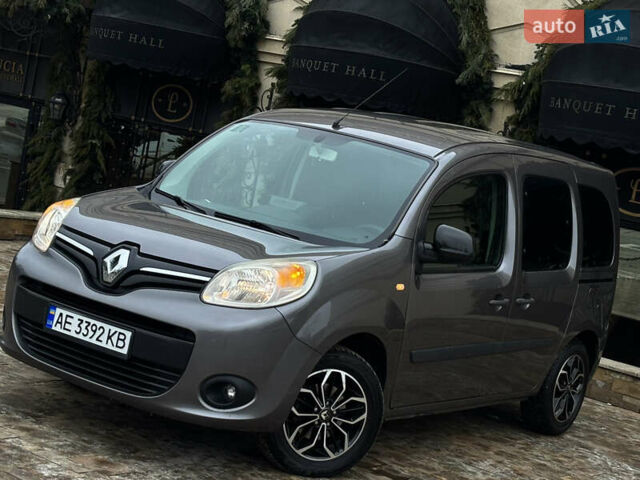 Сірий Рено Кєнгу, об'ємом двигуна 1.5 л та пробігом 198 тис. км за 10750 $, фото 1 на Automoto.ua