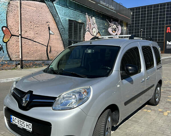 Серый Рено Кенгу, объемом двигателя 1.46 л и пробегом 217 тыс. км за 10400 $, фото 1 на Automoto.ua