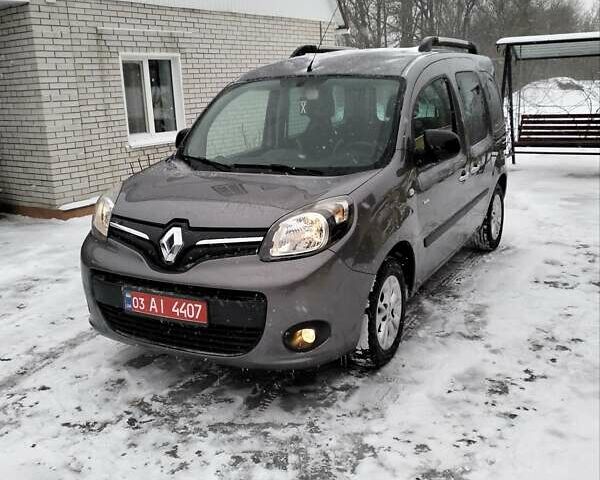 Серый Рено Кенгу, объемом двигателя 1.5 л и пробегом 228 тыс. км за 11300 $, фото 1 на Automoto.ua