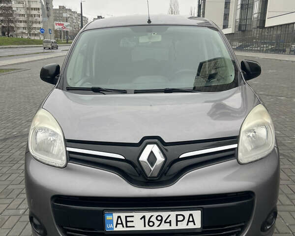 Серый Рено Кенгу, объемом двигателя 1.5 л и пробегом 300 тыс. км за 9700 $, фото 1 на Automoto.ua