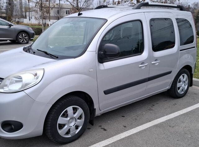 Серый Рено Кенгу, объемом двигателя 1.5 л и пробегом 274 тыс. км за 8200 $, фото 1 на Automoto.ua