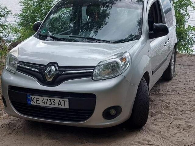 Сірий Рено Кєнгу, об'ємом двигуна 1.5 л та пробігом 201 тис. км за 10800 $, фото 1 на Automoto.ua