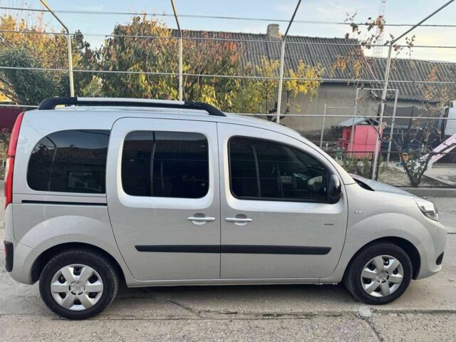 Сірий Рено Кєнгу, об'ємом двигуна 1.5 л та пробігом 214 тис. км за 14300 $, фото 1 на Automoto.ua