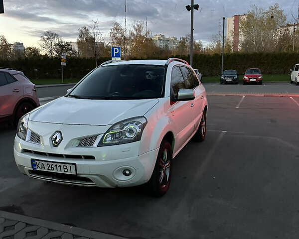 Белый Рено Колеос, объемом двигателя 2.49 л и пробегом 257 тыс. км за 10100 $, фото 1 на Automoto.ua