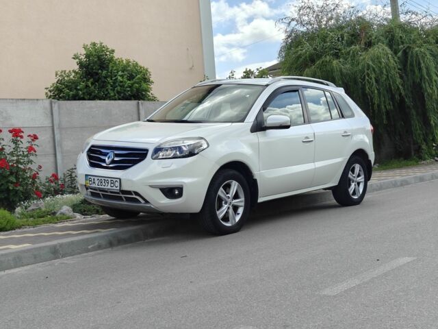 Белый Рено Колеос, объемом двигателя 2.5 л и пробегом 101 тыс. км за 10800 $, фото 1 на Automoto.ua