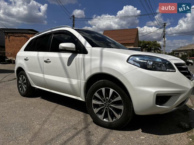 Белый Рено Колеос, объемом двигателя 2 л и пробегом 245 тыс. км за 11000 $, фото 1 на Automoto.ua