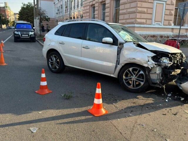Білий Рено Колеос, об'ємом двигуна 2 л та пробігом 190 тис. км за 6000 $, фото 1 на Automoto.ua