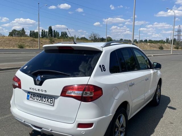 Белый Рено Колеос, объемом двигателя 2 л и пробегом 260 тыс. км за 12500 $, фото 1 на Automoto.ua