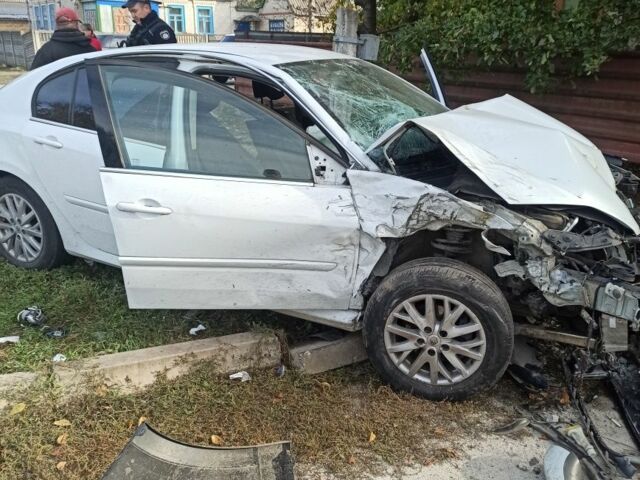 Білий Рено Лагуна, об'ємом двигуна 1.46 л та пробігом 187 тис. км за 2500 $, фото 1 на Automoto.ua