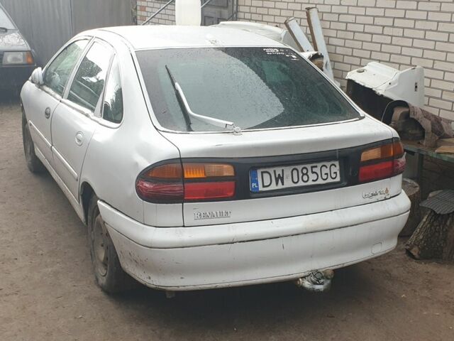 Белый Рено Лагуна, объемом двигателя 0 л и пробегом 1000 тыс. км за 600 $, фото 1 на Automoto.ua