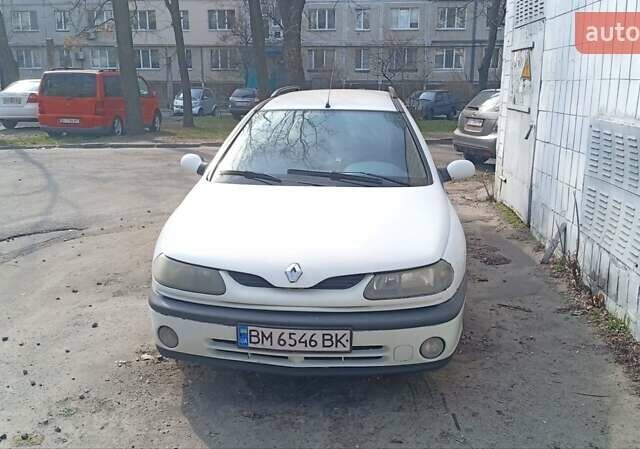 Белый Рено Лагуна, объемом двигателя 1.8 л и пробегом 400 тыс. км за 2500 $, фото 1 на Automoto.ua