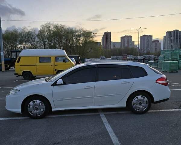 Белый Рено Лагуна, объемом двигателя 2 л и пробегом 280 тыс. км за 6900 $, фото 1 на Automoto.ua