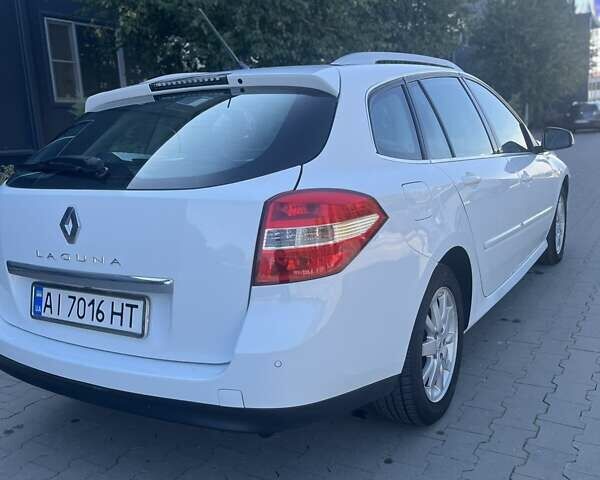 Белый Рено Лагуна, объемом двигателя 1.5 л и пробегом 309 тыс. км за 6500 $, фото 1 на Automoto.ua