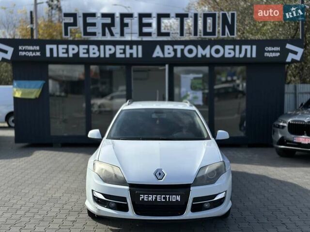 Рено Лагуна 2012 в Черновцах на Automoto.ua Белый Рено Лагуна, объемом двигателя 1.46 л и пробегом 406 тыс. км за 6500 $, фото 1 на Automoto.ua