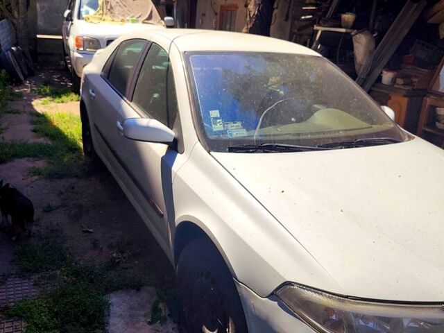 Білий Рено Лагуна, об'ємом двигуна 1.9 л та пробігом 315 тис. км за 3880 $, фото 1 на Automoto.ua