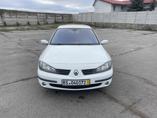 Белый Рено Лагуна, объемом двигателя 1.9 л и пробегом 231 тыс. км за 4200 $, фото 1 на Automoto.ua