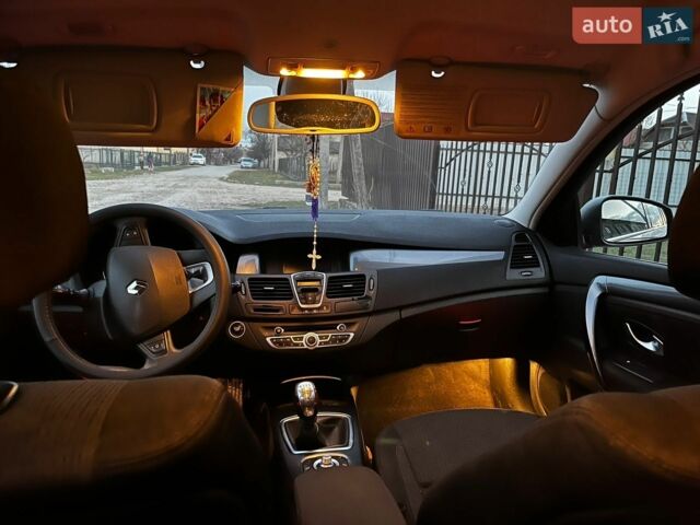 Рено Лагуна, объемом двигателя 1.5 л и пробегом 260 тыс. км за 5200 $, фото 1 на Automoto.ua
