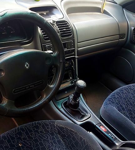 Рено Лагуна, объемом двигателя 2 л и пробегом 0 тыс. км за 2000 $, фото 1 на Automoto.ua
