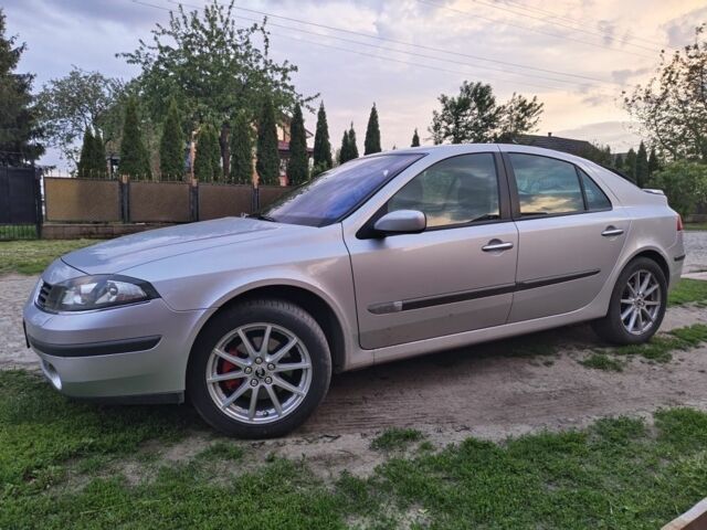 Серый Рено Лагуна, объемом двигателя 2 л и пробегом 145 тыс. км за 5300 $, фото 1 на Automoto.ua