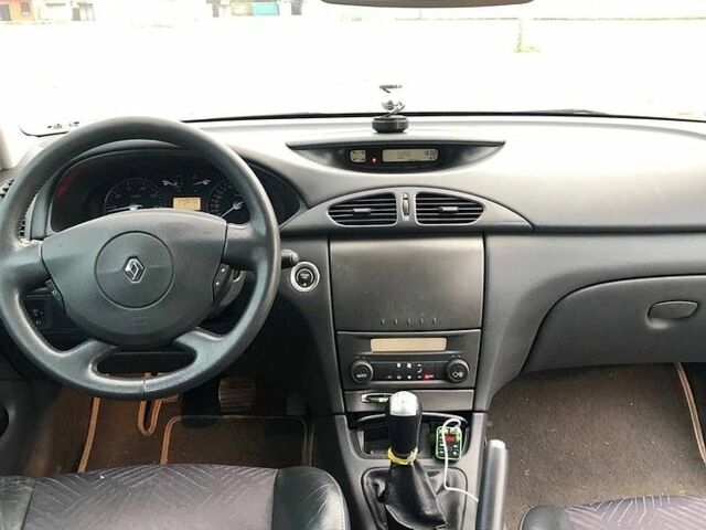 Серый Рено Лагуна, объемом двигателя 2 л и пробегом 249 тыс. км за 2600 $, фото 1 на Automoto.ua