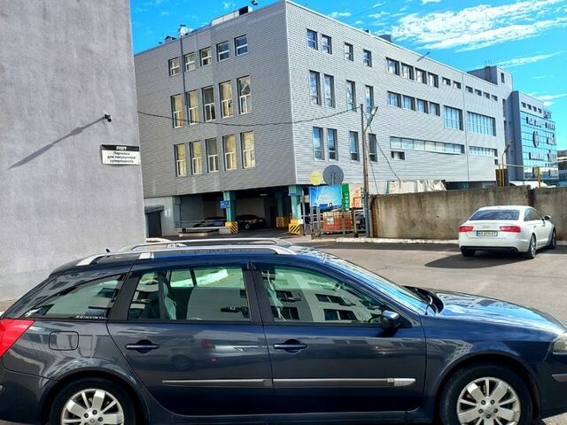 Серый Рено Лагуна, объемом двигателя 2 л и пробегом 206 тыс. км за 5800 $, фото 1 на Automoto.ua