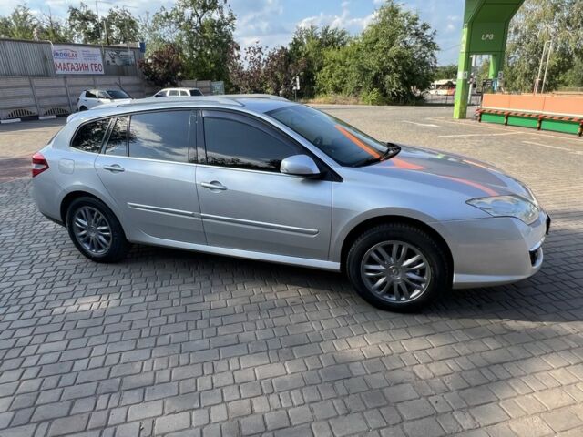 Сірий Рено Лагуна, об'ємом двигуна 2 л та пробігом 308 тис. км за 7800 $, фото 1 на Automoto.ua