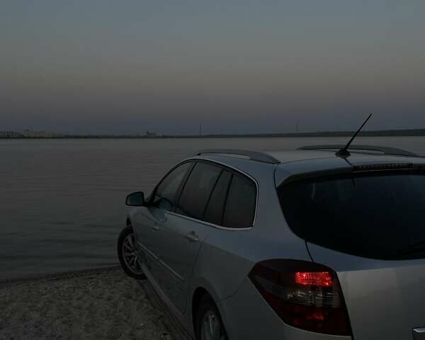 Серый Рено Лагуна, объемом двигателя 2 л и пробегом 285 тыс. км за 6300 $, фото 1 на Automoto.ua