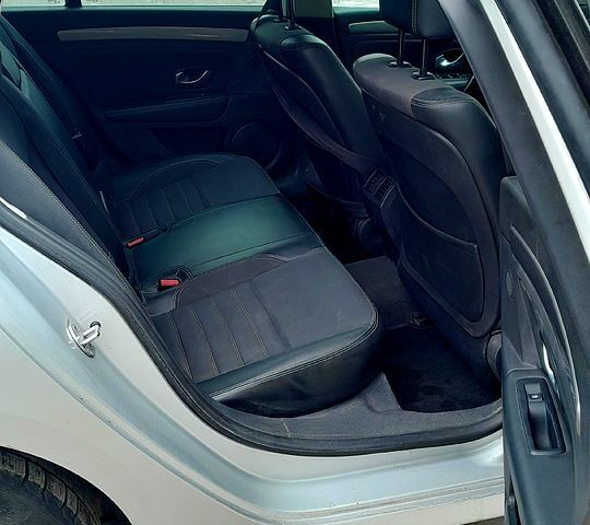 Серый Рено Лагуна, объемом двигателя 2 л и пробегом 26400 тыс. км за 7000 $, фото 1 на Automoto.ua