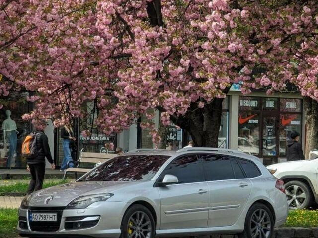 Серый Рено Лагуна, объемом двигателя 2 л и пробегом 2 тыс. км за 8483 $, фото 1 на Automoto.ua
