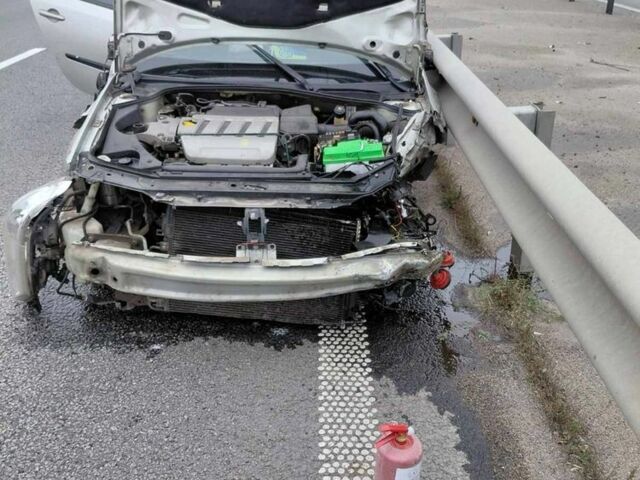 Зеленый Рено Лагуна, объемом двигателя 2 л и пробегом 200 тыс. км за 1300 $, фото 1 на Automoto.ua