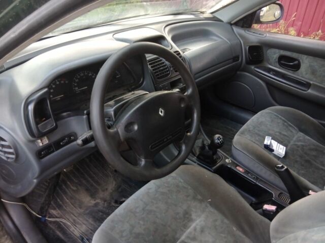 Зеленый Рено Лагуна, объемом двигателя 2.2 л и пробегом 111 тыс. км за 800 $, фото 1 на Automoto.ua