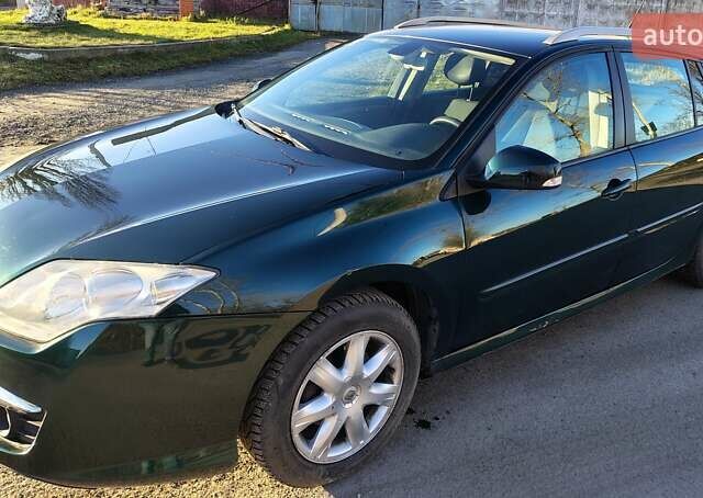 Зеленый Рено Лагуна, объемом двигателя 1.5 л и пробегом 300 тыс. км за 6500 $, фото 1 на Automoto.ua